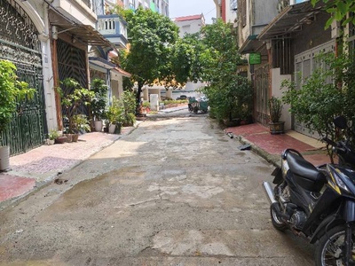 Phùng chí kiên 30m x5 tầng 8,8 tỷ-phân lô,ô tô tránh nhà dân xây,2 thoáng,full nội thất 0