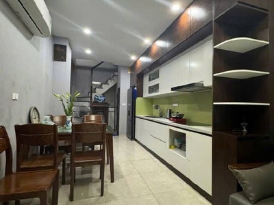 Phùng chí kiên 30m x5 tầng 8,8 tỷ-phân lô,ô tô tránh nhà dân xây,2 thoáng,full nội thất 1