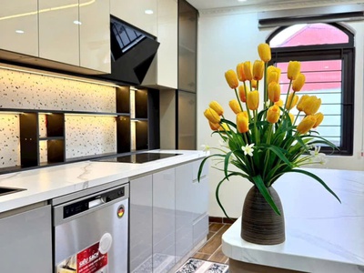 7 tầng thang máy -  mặt tiền rộng - nội thất châu âu - full đồ -thịnh quang , đống đa 40m. giá 14.8 3