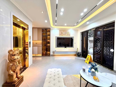 7 tầng thang máy -  mặt tiền rộng - nội thất châu âu - full đồ -thịnh quang , đống đa 40m. giá 14.8 1