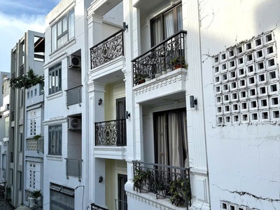 Bán nhà cũ - tân trang lại 500tr - chính chủ - 3 tầng hoàn công đủ - hoàng hoa thám - 5.85 tỷ - tl 0