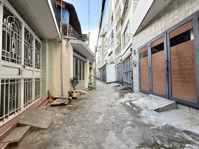Bán nhà cũ - tân trang lại 500tr - chính chủ - 3 tầng hoàn công đủ - hoàng hoa thám - 5.85 tỷ - tl 4
