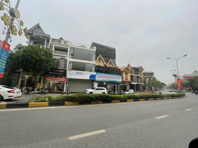 Bán nhà 3 tầng mặt phố Mê Linh, Liên Bảo, Vĩnh Yên, Vĩnh Phúc. Giá 15 tỷ 0