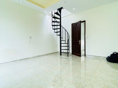 Cho Thuê Nhà 3 Tầng   Lã Xuân Oai   Vị Trí Đẹp   Ở Cực Thoáng Sáng 1
