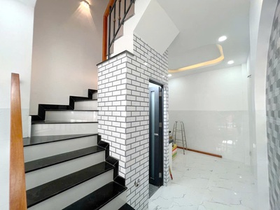Nhà mới xây 2lầu/st hxh âu dương lân p3q8 2