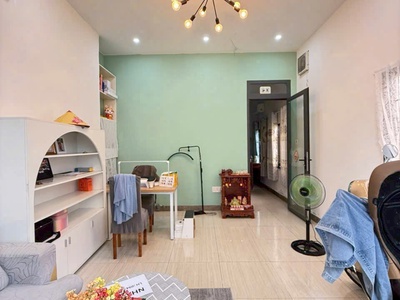 Nhà 1t1l, gần quãng trường, sân oto, đường oto thông, chỉ 3 tỷ 990 1
