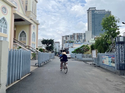 Nhà 1t1l, gần quãng trường, sân oto, đường oto thông, chỉ 3 tỷ 990 4