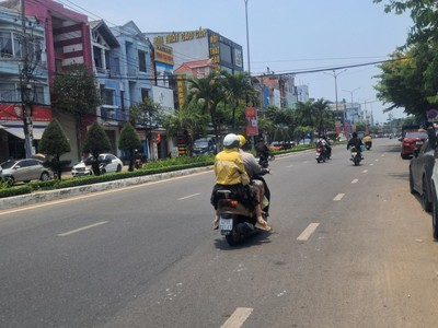Mặt tiền nguyễn tri phương gần cổng sân bay, 136m2, ngang 6m, 3 tầng 4