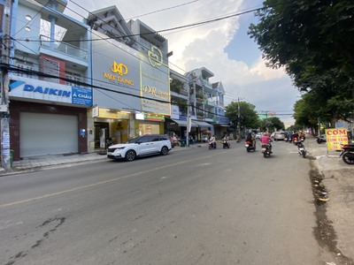 Bán nhà mặt tiền 15x40m giá 32,5 tỷ đường dương thị mười 2