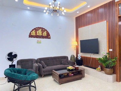 Bán nhà mặt đường trục chính KĐT Đông Nam Cường, TP HD, 66m2, mt 6.5m, 3.5 tầng, 5 ngủ 3