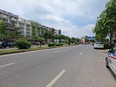 Hiếm, Bán Đất Ngõ 217 Bồ Đề, Hồng Tiến, 82m2, MT6.8m, Phân Lô, Ô Tô Thông, Gần Phố 1