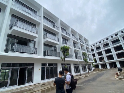 Chính chủ chuyển nhượng căn liền kề 2 mặt tiền, vỉa hè 10m sát đường quy hoạch 35m 2