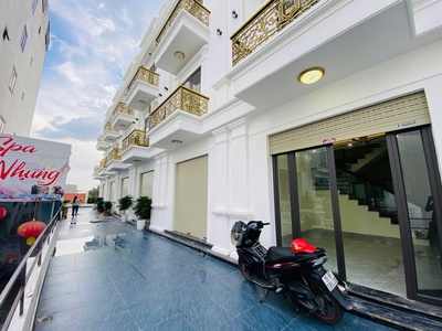 Siêu phẩm nhà 3 tầng xây mới   Ngay trung tâm Núi Đèo 4