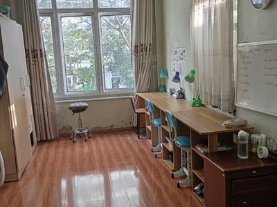 Bán nhà lô góc hoàng quốc việt, 1 mặt phố, 1 mặt ngõ, kinh doanh đỉnh 3