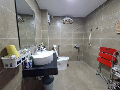 Cần bán gấp căn nhà mặt ngõ ô tô phố bắc cầu 45m2 x 5 tầng 7.48 tỷ long biên hà nội.có thương lượng. 2