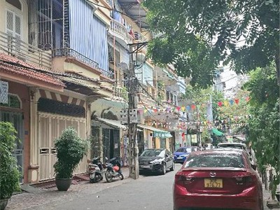 Nhà lô góc mặt phố hoàng quốc việt, mặt tiền 6.8m, kinh doanh mọi loại hình 0