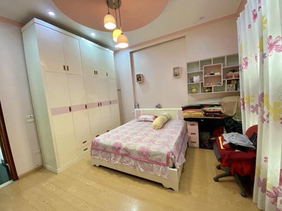 Mặt phố hoàng quốc việt, lô góc, ô tô tải tránh, giá cực tốt 1