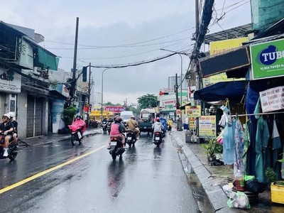 Mặt tiền kinh doanh thoại ngọc hầu   2 tầng   108m   4x27    giá chỉ 10.x tỷ 2