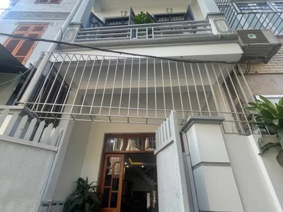 Cần bán gấp căn nhà mặt ngõ ô tô phố bắc cầu 45m2 x 5 tầng 7.48 tỷ long biên hà nội.có thương lượng. 0