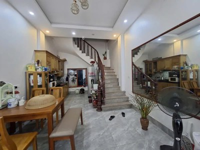 Cần bán gấp căn nhà mặt ngõ ô tô phố bắc cầu 45m2 x 5 tầng 7.48 tỷ long biên hà nội.có thương lượng. 3