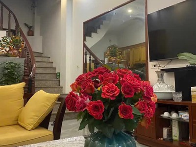 Cần bán gấp căn nhà mặt ngõ ô tô phố bắc cầu 45m2 x 5 tầng 7.48 tỷ long biên hà nội.có thương lượng. 1