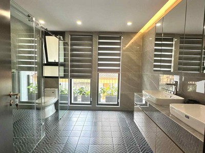 Bán căn biệt thự 80m thạch bàn, long biên, lô góc, mặt tiền siêu khủng, ô tô tránh  thông các ngả, 4
