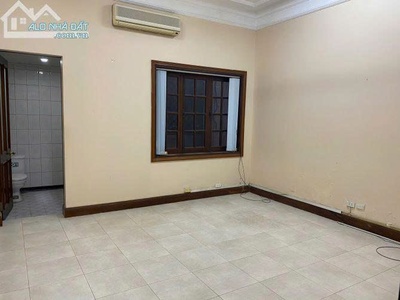 Chính chủ cần cho thuê nhà kd/ làm văn phòng  không ở lại  tại phố mai hắc đế, phường nguyễn du, 1