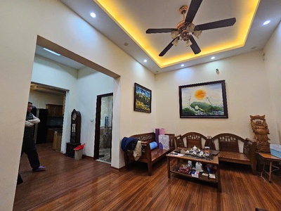 Bán nhà lạc long quân , 92.3m , 5 tầng, gala gala oto vào nhà  full nội thất 0