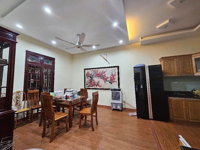 Bán nhà lạc long quân , 92.3m , 5 tầng, gala gala oto vào nhà  full nội thất 4