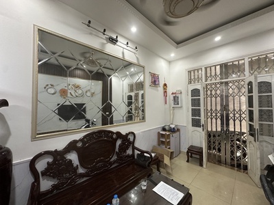 Nguyễn khang 51m chỉ 7,9 tỷ nhà đẹp,full nội thất,gần bãi gủi xe,ngõ thông 0