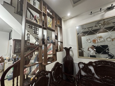 Nguyễn khang 51m chỉ 7,9 tỷ nhà đẹp,full nội thất,gần bãi gủi xe,ngõ thông 1
