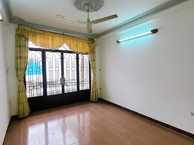 Vị trí đẹp- giá tốt - bán nhanh nhà đẹp đất thánh- giáp mặt tiền bắc hải 3