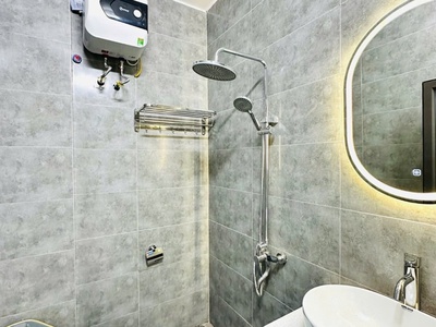 Võ chí công 32m giá 8,25 tỷ,dân xây ,phân lô,ba gác đỗ cửa,full nội thất 3