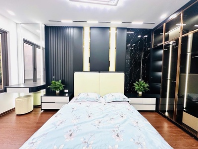 Võ chí công 32m giá 8,25 tỷ,dân xây ,phân lô,ba gác đỗ cửa,full nội thất 4