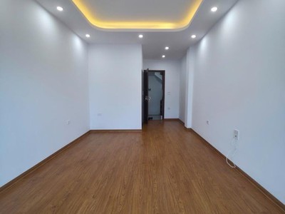 Bán nhà văn tiến dũng 40m2, 5 tầng, ô tô tránh, gần công viên hà nội 2