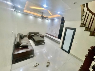 Bán nhà đê la thành nhỏ 37m2. 6 tầng. mặt tiền 4.2m. giá 10.5 tỷ đống đa hà nội 0