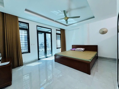 Phố xốm 5t thang máy 41m chỉ hơn 7 tỷ ôtô đỗ cửa gần trục chính khu đô thị sầm uất 2