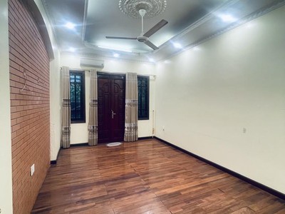 Nhà bán tây thăng long 42m2, 5 tầng, ô tô đỗ cửa, gần trường đại học 4