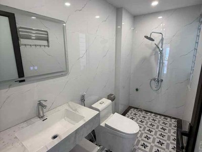 Bán nhà hoa lâm-việt hưng, 83m x 5 tầng, thang máy, gara, nở hậu, 6 ngủ khép kín, dòng tiền 4