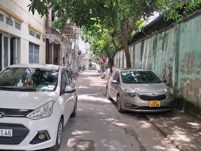 Bán nhà mới 5 tầng phố đức giang 34m2  6.5 tỷ long biên hà nội.ô tô đỗ cổng. 0
