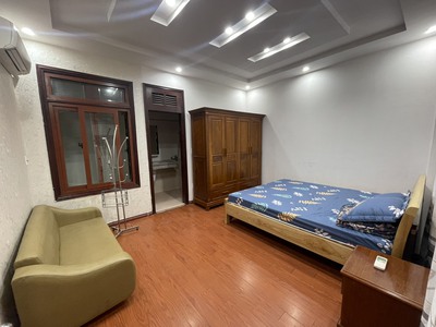 Cho thuê nguyên căn Văn Cao, 5 ngủ khép kín, DT: 80m2. 1