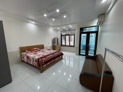 Cho thuê nguyên căn Văn Cao, 5 ngủ khép kín, DT: 80m2. 2