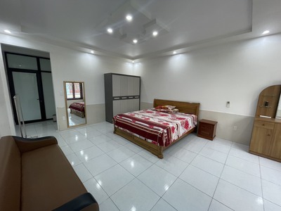 Cho thuê nguyên căn Văn Cao, 5 ngủ khép kín, DT: 80m2. 4