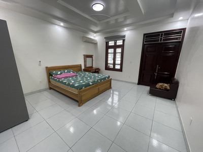 Cho thuê nguyên căn Văn Cao, 5 ngủ khép kín, DT: 80m2. 5