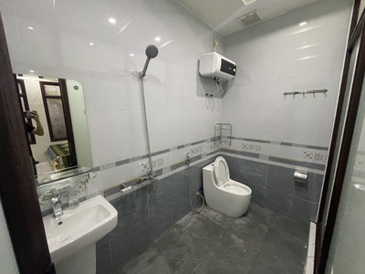 Cho thuê nguyên căn Văn Cao, 5 ngủ khép kín, DT: 80m2. 7