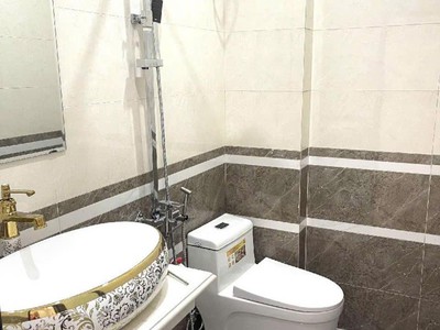 Hot   bán nhà 5 tầng đẹp long lanh   lô góc   ô tô đỗ cửa   kinh doanh   thang máy   trung tâm tiện 4