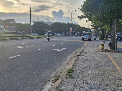 Bán nhà 3 tầng   mặt tiền võ chí công   đất 281m  ngang 15m  giá chỉ 27 tỷ 2