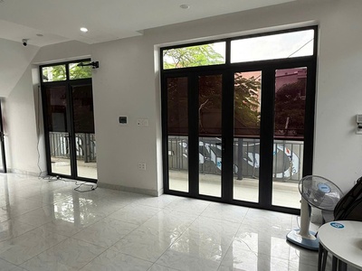 Cho thuê tầng 2 nhà mặt đường Hồ Sen , Lê Chân . Làm văn phòng , Spa, mi móng , dạy học ok 1