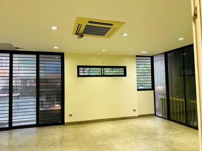 Bán nhà hoàng hoa thám, 50m , giá 13 tỷ   nhà đẹp, ở ngay 1