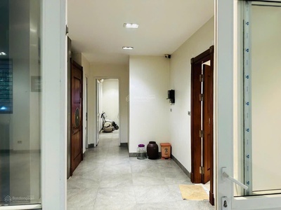 Bán nhà hoàng hoa thám, 50m , giá 13 tỷ   nhà đẹp, ở ngay 3